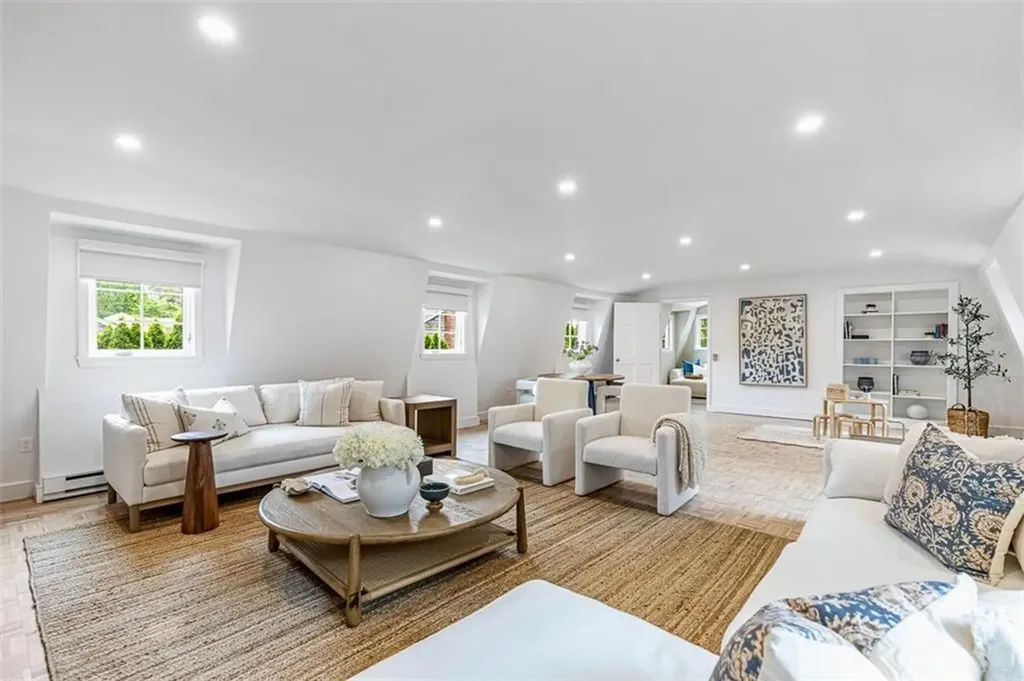 81 Mathewson Road Barrington RI 02806