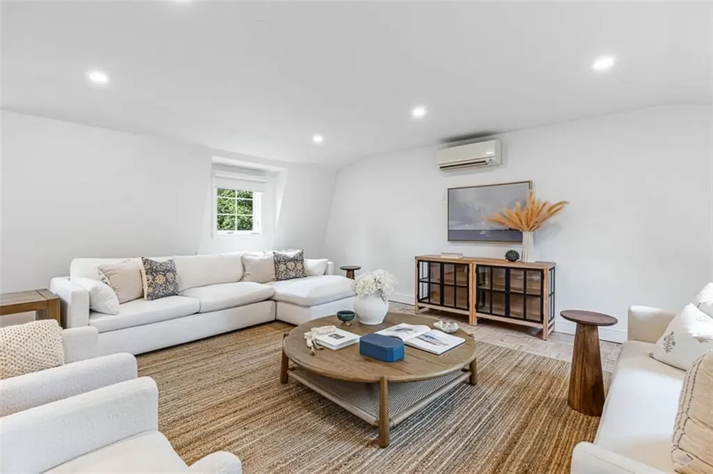 81 Mathewson Road Barrington RI 02806