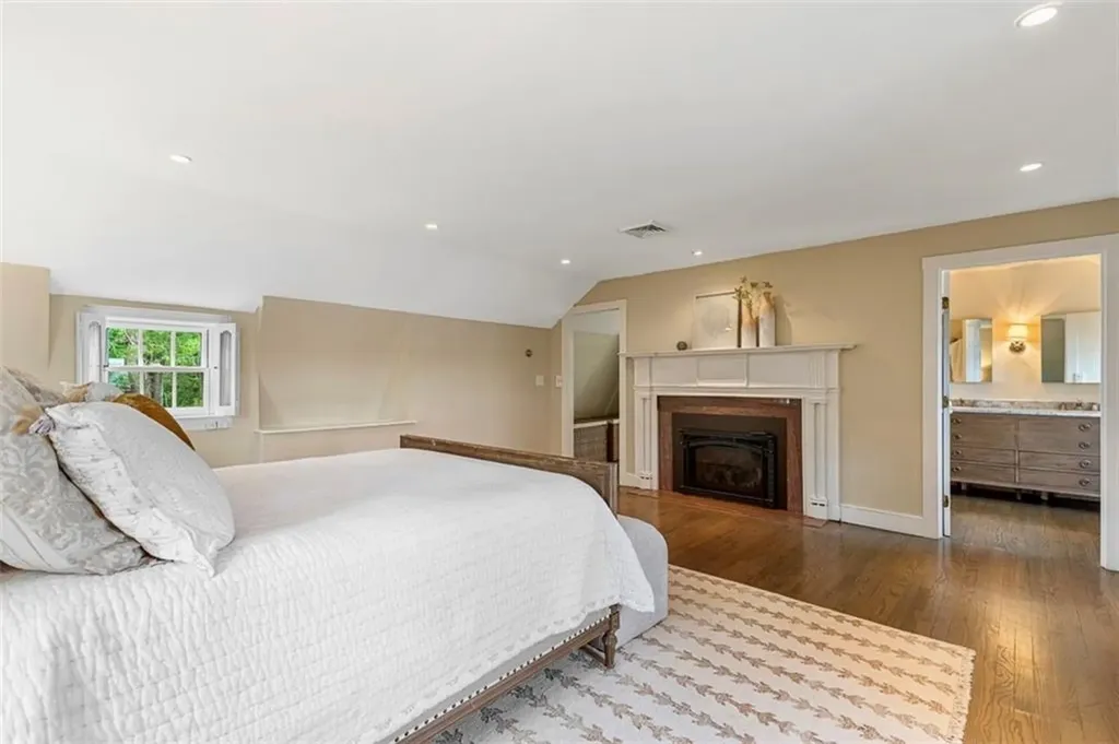 81 Mathewson Road Barrington RI 02806