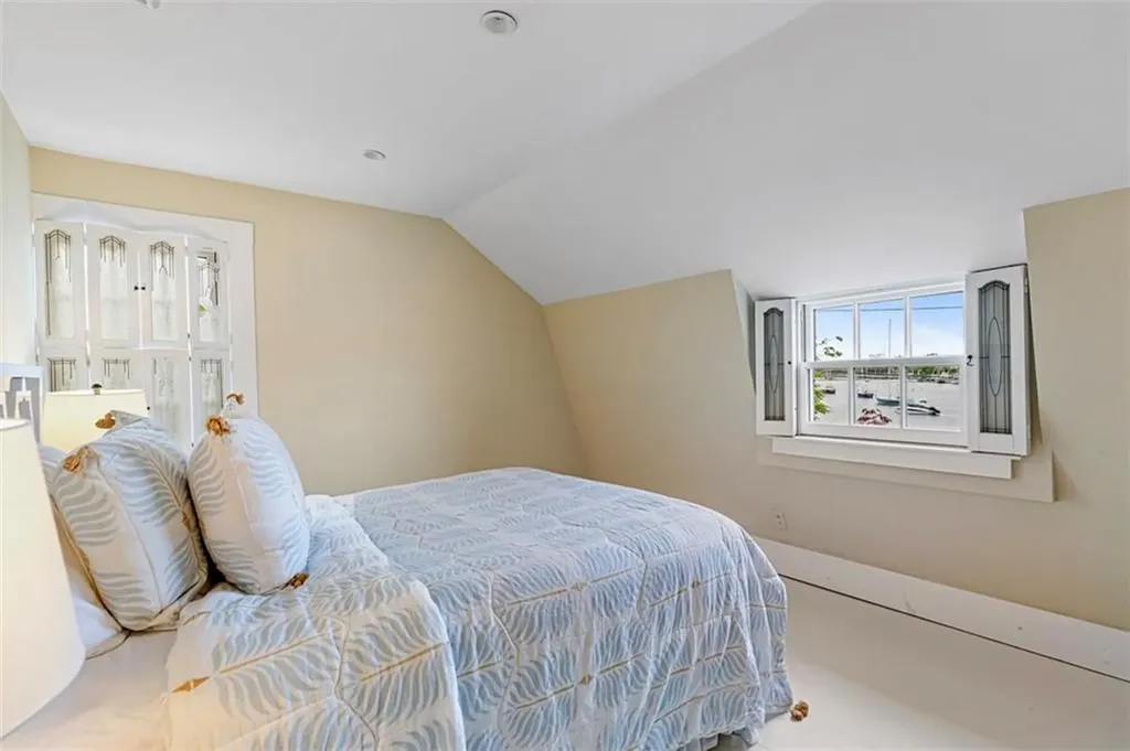 81 Mathewson Road Barrington RI 02806