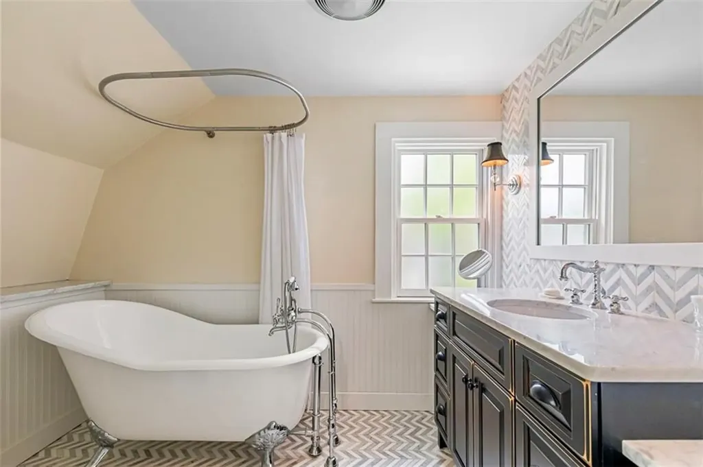 81 Mathewson Road Barrington RI 02806