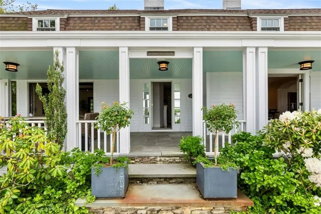 81 Mathewson Road Barrington RI 02806