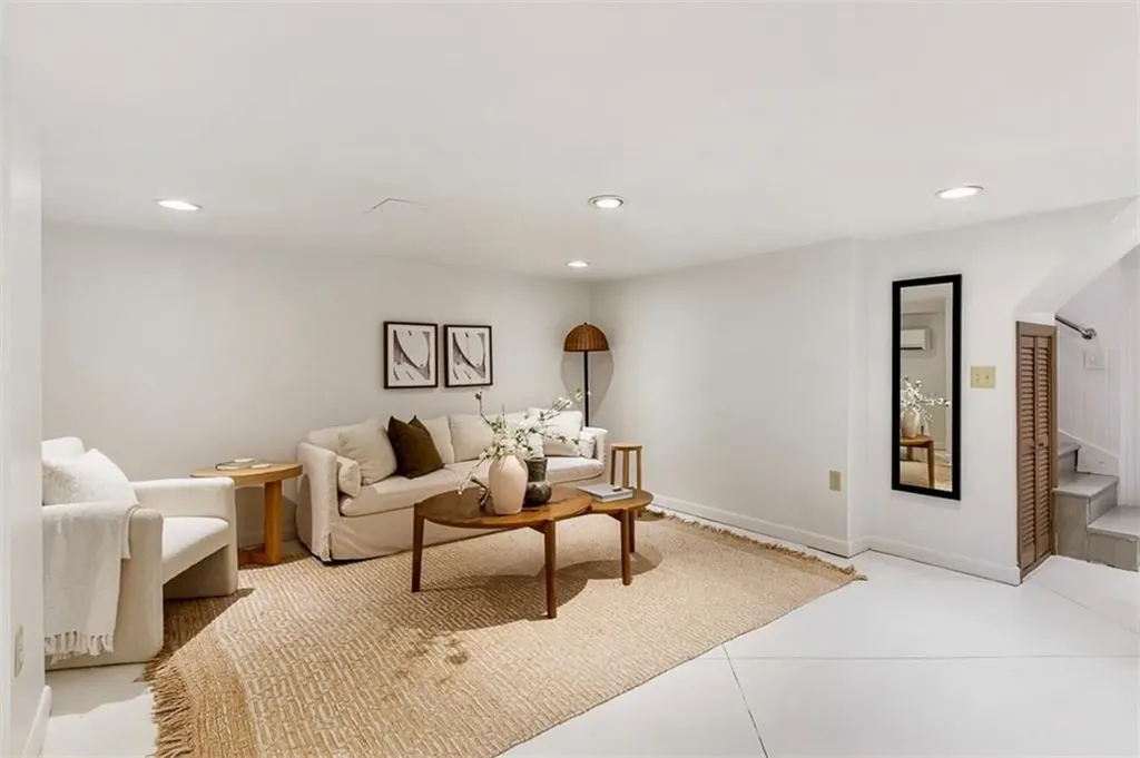 81 Mathewson Road Barrington RI 02806