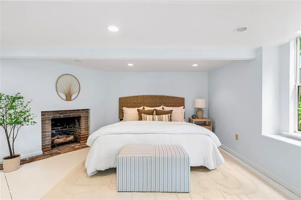 81 Mathewson Road Barrington RI 02806