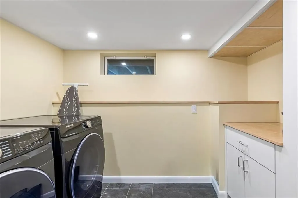 81 Mathewson Road Barrington RI 02806