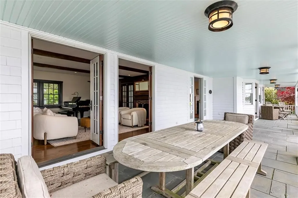 81 Mathewson Road Barrington RI 02806