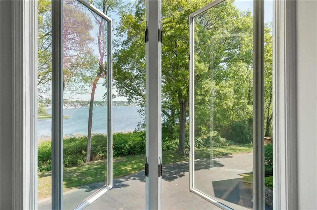 858 Bullocks Point Avenue East Providence RI 02915