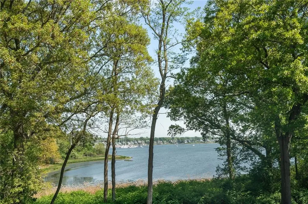 858 Bullocks Point Avenue East Providence RI 02915