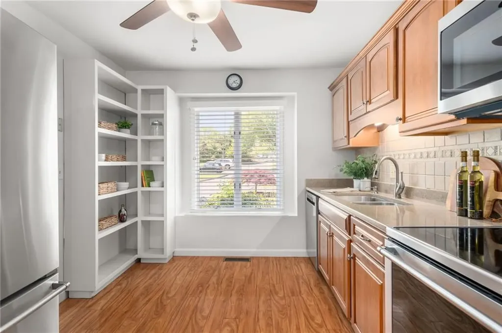 858 Bullocks Point Avenue East Providence RI 02915