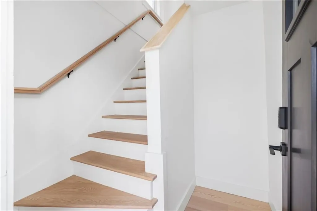 7 Sheffield Avenue Newport RI 02840