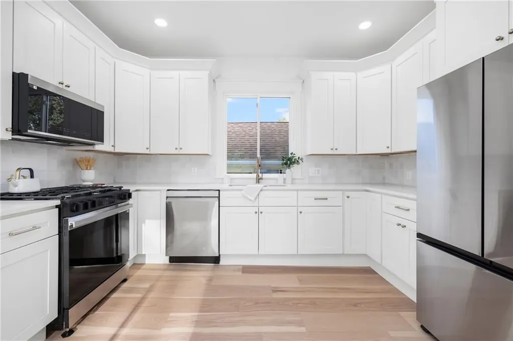 7 Sheffield Avenue Newport RI 02840