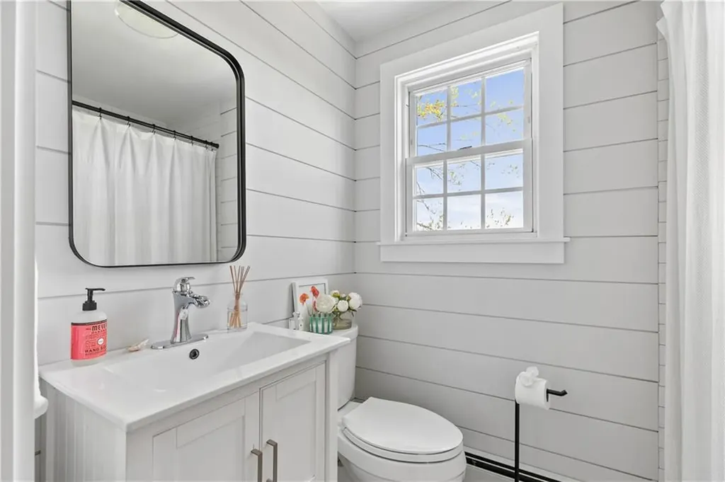2 Bailey Terrace Middletown RI 02842