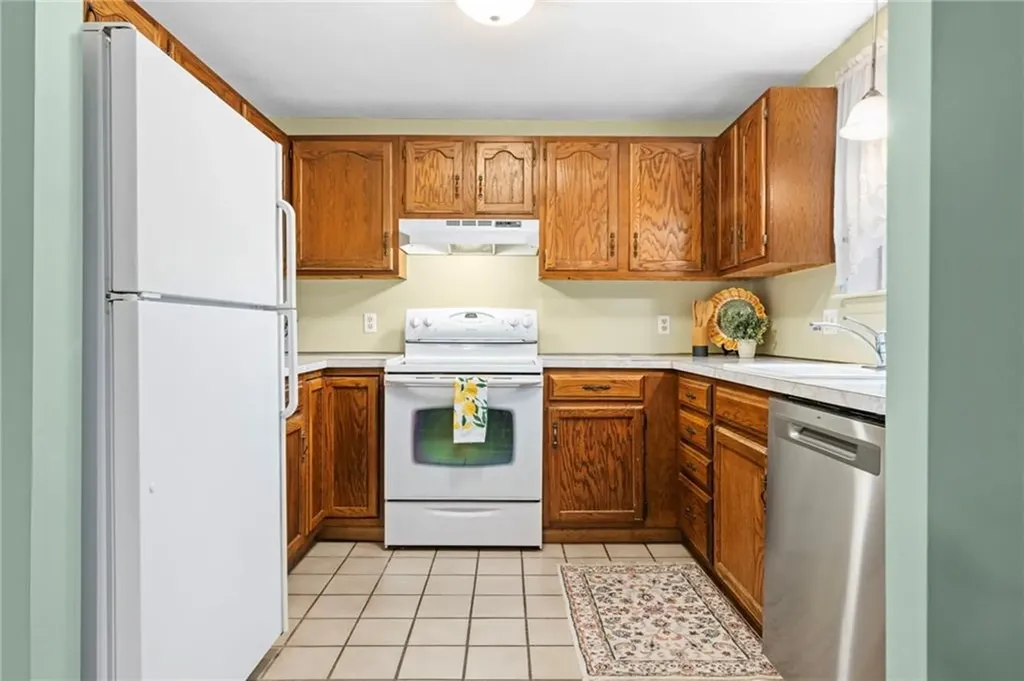 85 Governors Hill West Warwick RI 02893