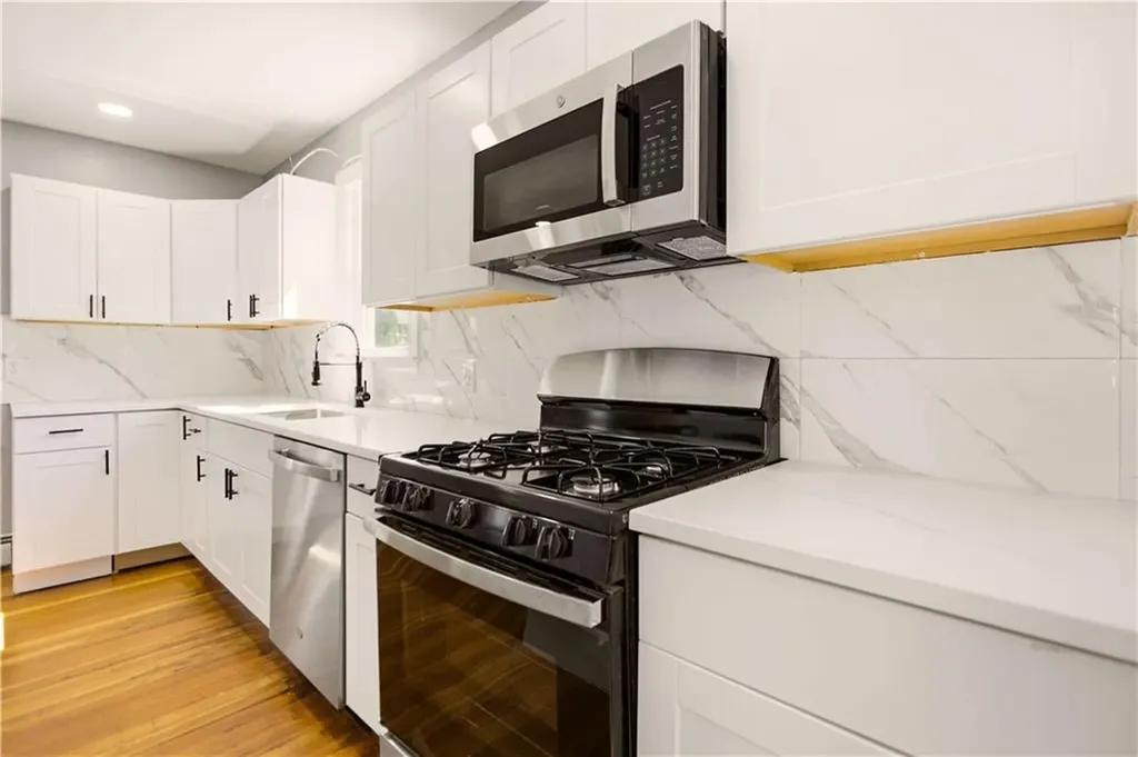 18 Harding Avenue Cranston RI 02905
