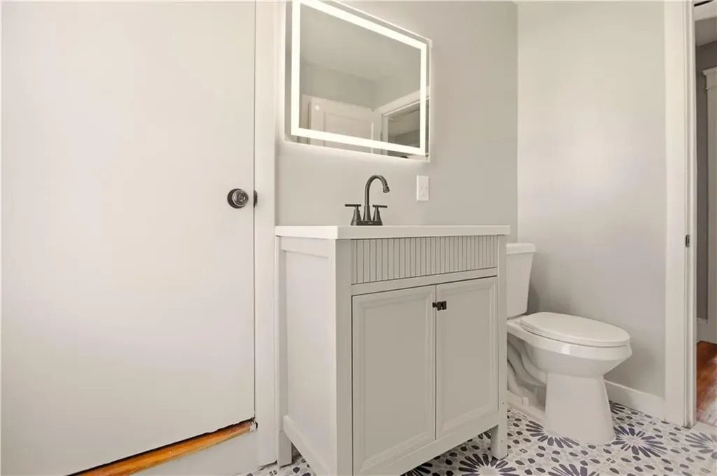 18 Harding Avenue Cranston RI 02905