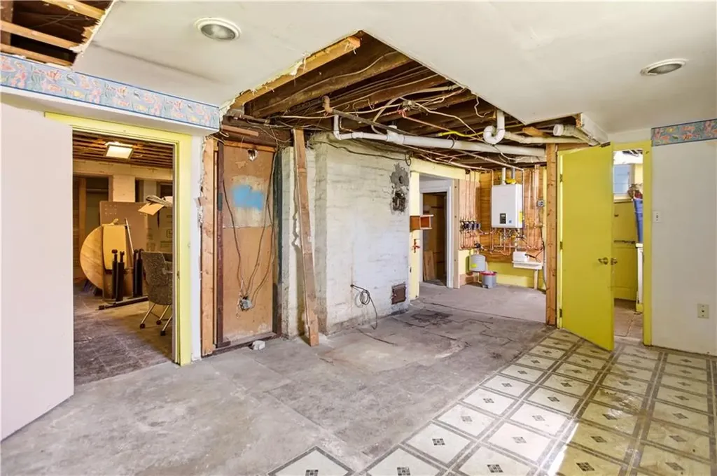 18 Harding Avenue Cranston RI 02905