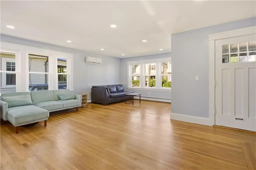 18 Harding Avenue Cranston RI 02905