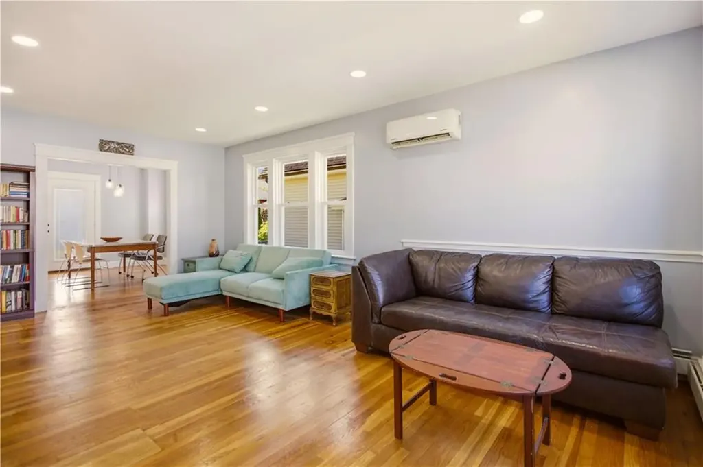 18 Harding Avenue Cranston RI 02905
