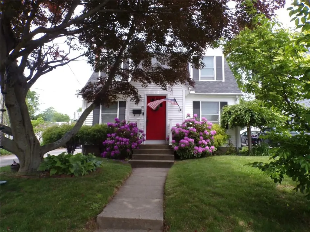 25 Farm Street Cranston RI 02920