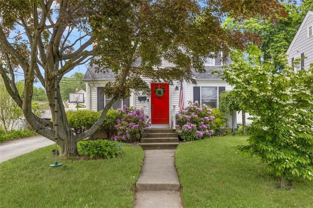 25 Farm Street Cranston RI 02920