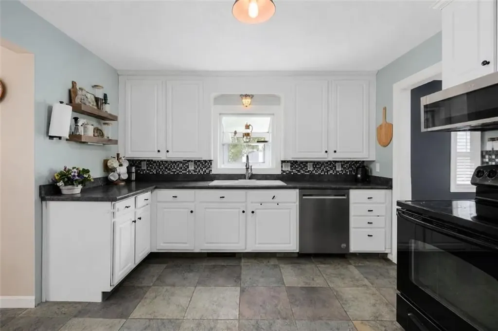 25 Farm Street Cranston RI 02920