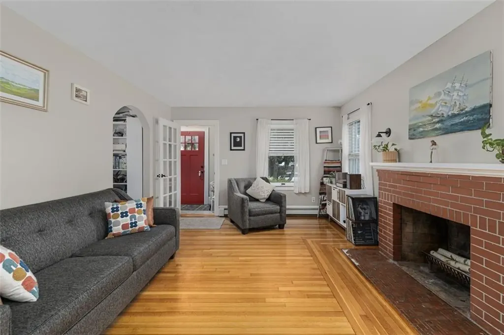 25 Farm Street Cranston RI 02920