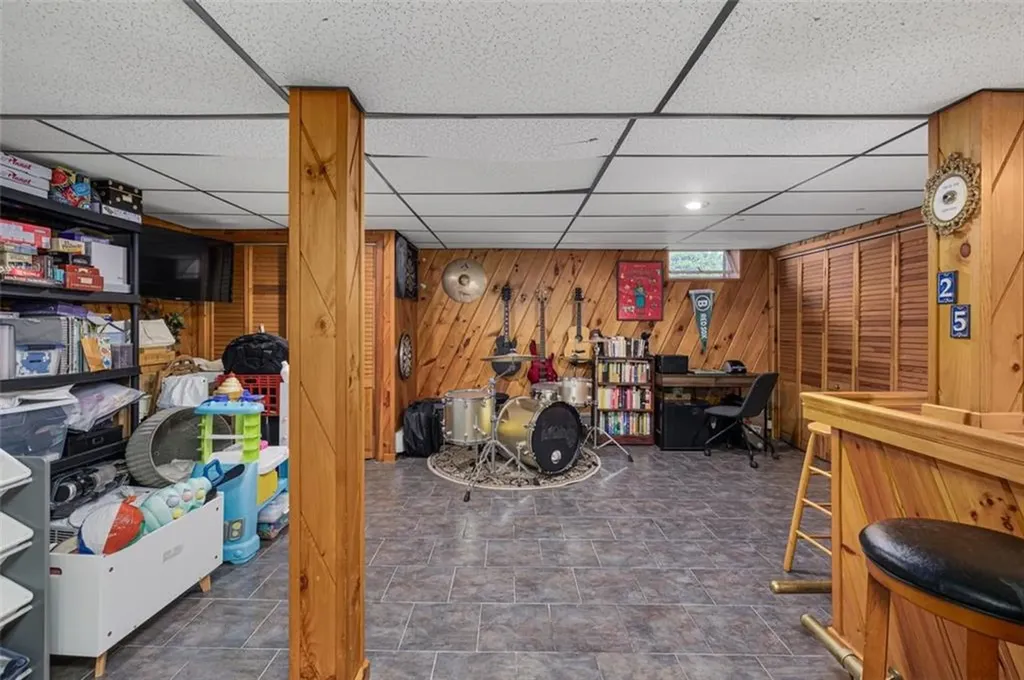 25 Farm Street Cranston RI 02920