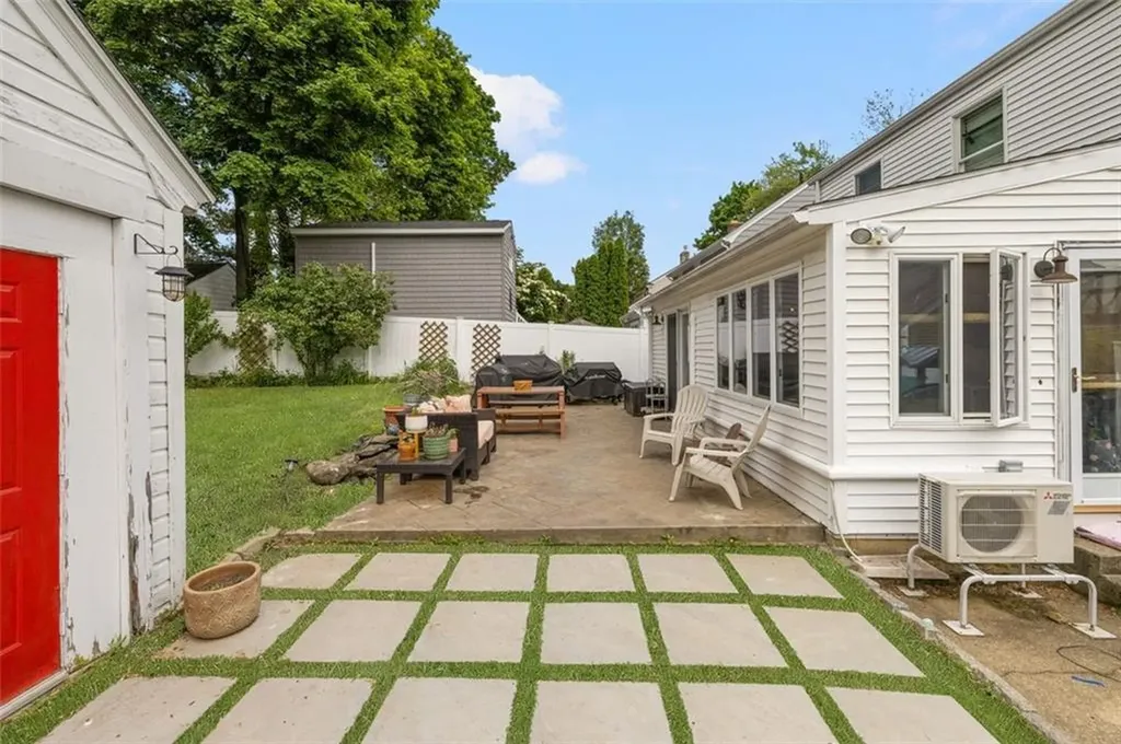 25 Farm Street Cranston RI 02920