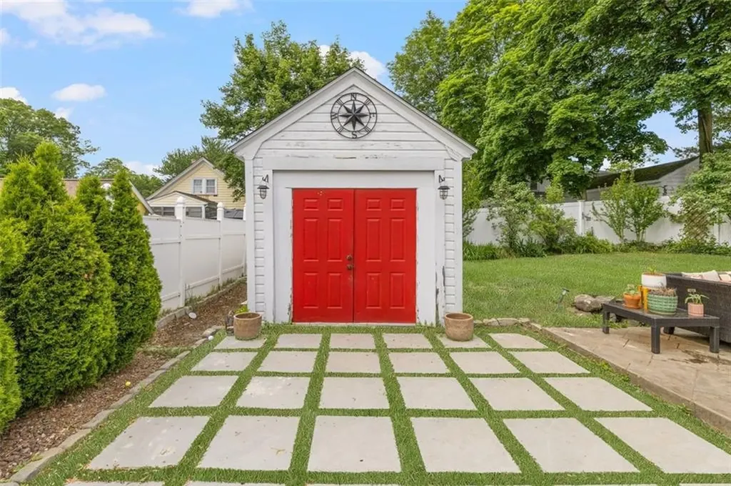 25 Farm Street Cranston RI 02920