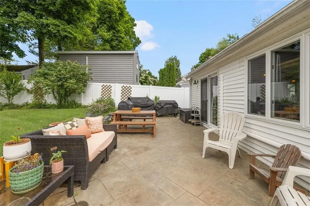 25 Farm Street Cranston RI 02920