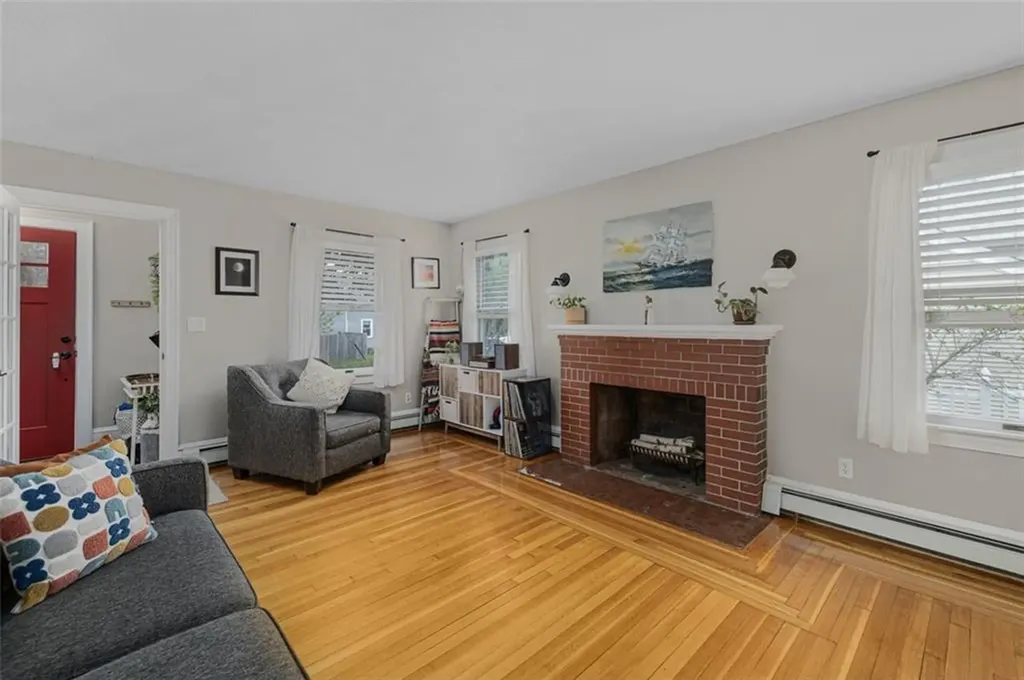 25 Farm Street Cranston RI 02920