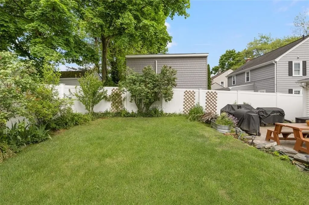 25 Farm Street Cranston RI 02920