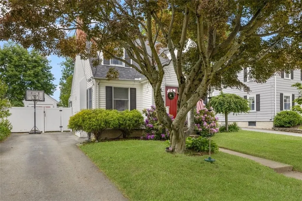 25 Farm Street Cranston RI 02920