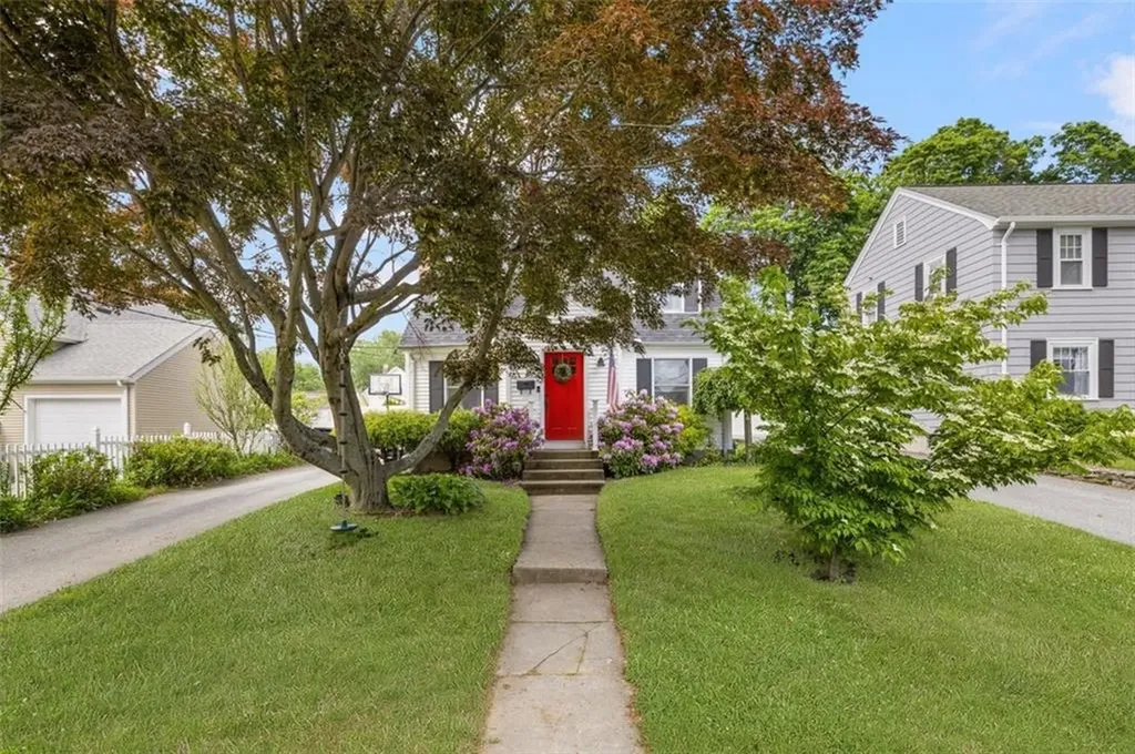 25 Farm Street Cranston RI 02920