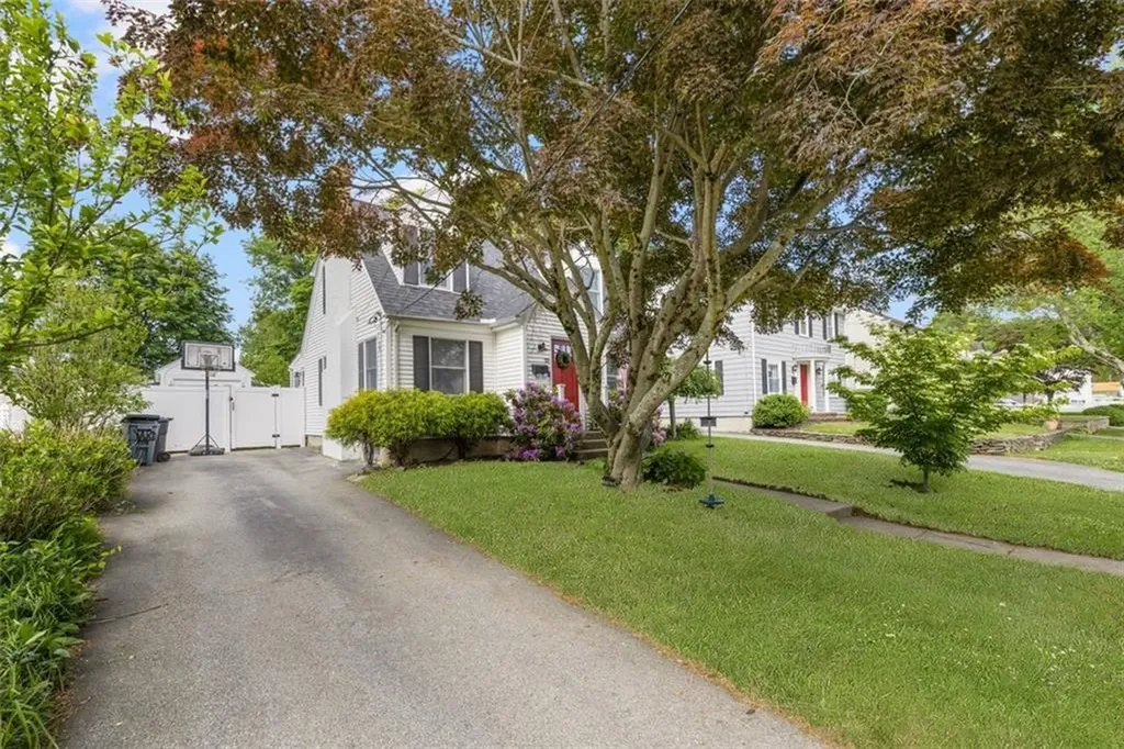 25 Farm Street Cranston RI 02920