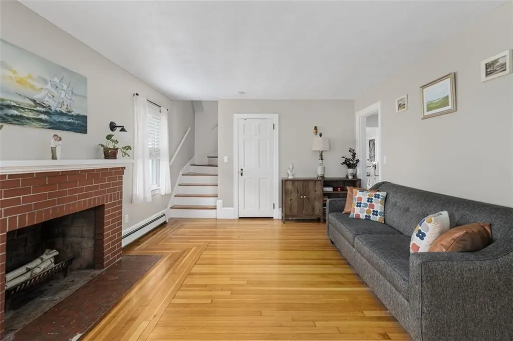 25 Farm Street Cranston RI 02920