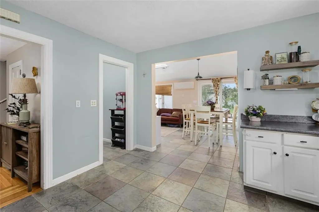 25 Farm Street Cranston RI 02920