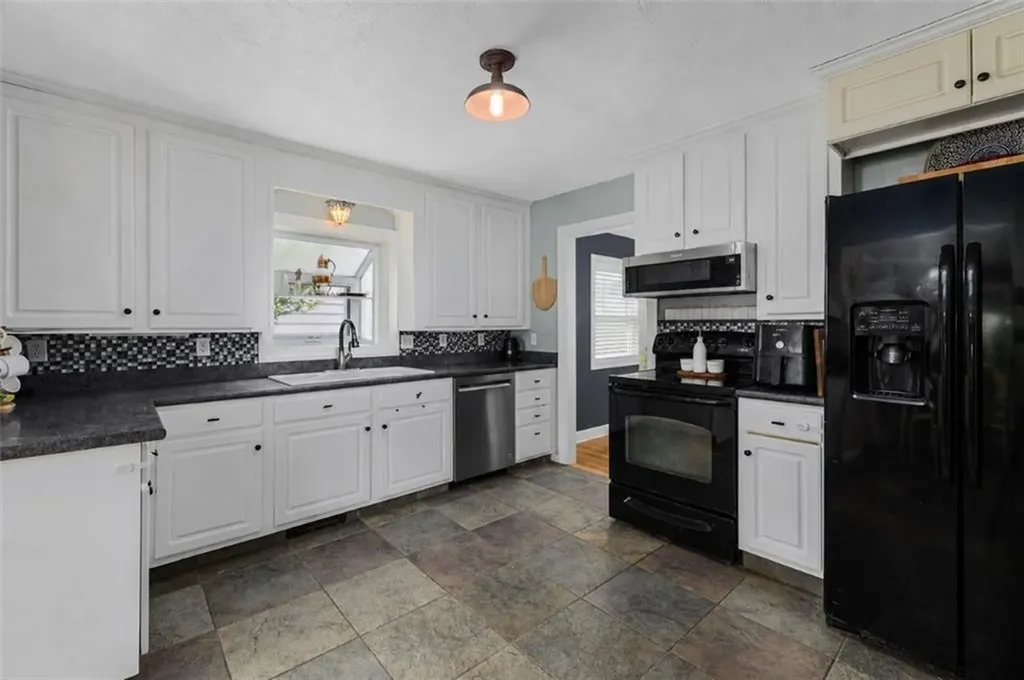 25 Farm Street Cranston RI 02920