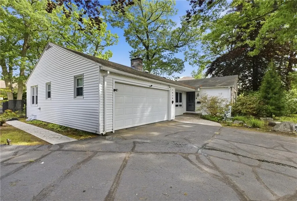 1414 New London Avenue Cranston RI 02920