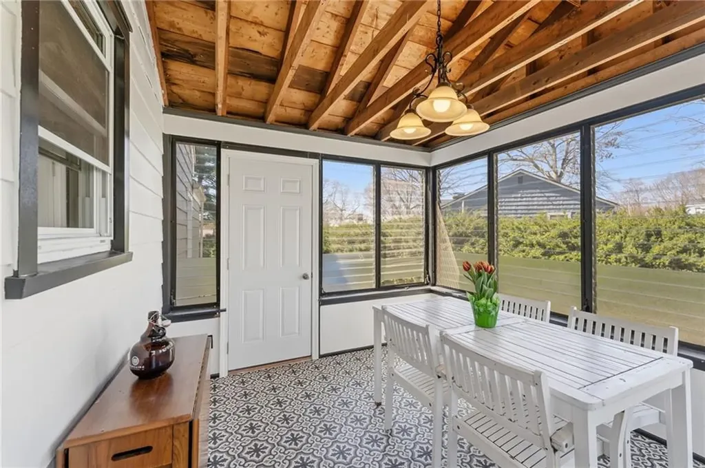 9 Tophill Circle Cranston RI 02920