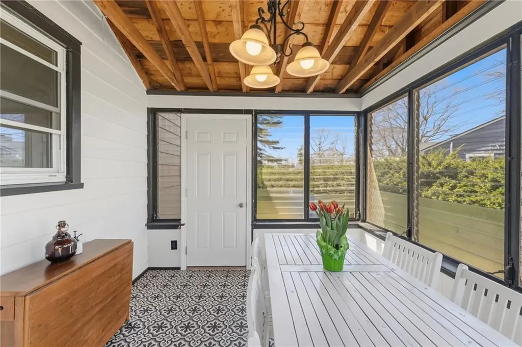 9 Tophill Circle Cranston RI 02920