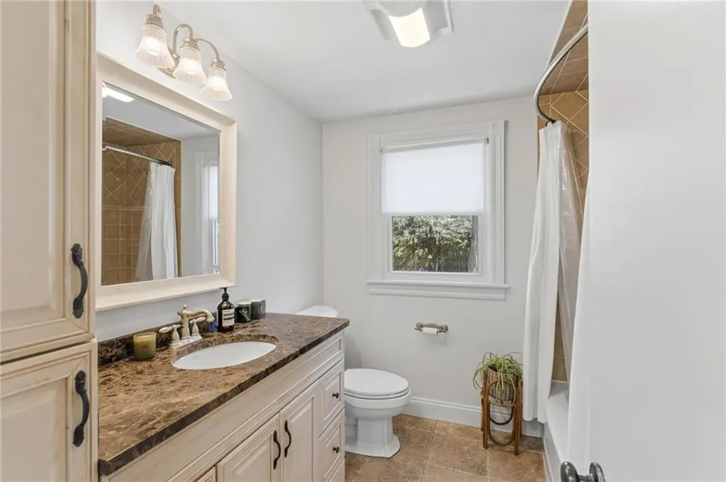 9 Tophill Circle Cranston RI 02920