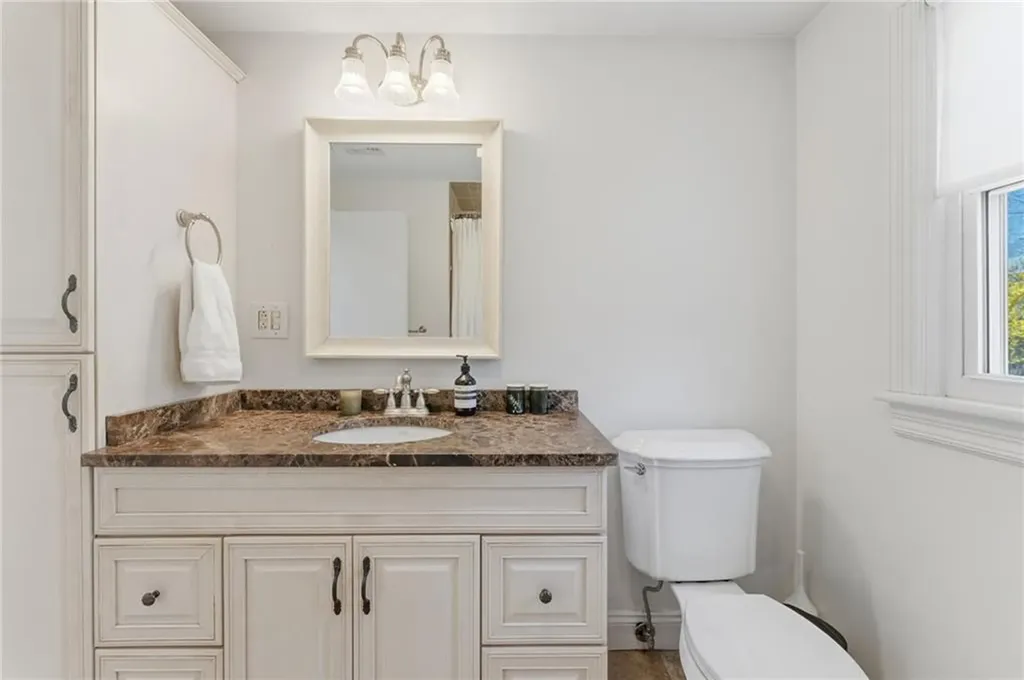 9 Tophill Circle Cranston RI 02920