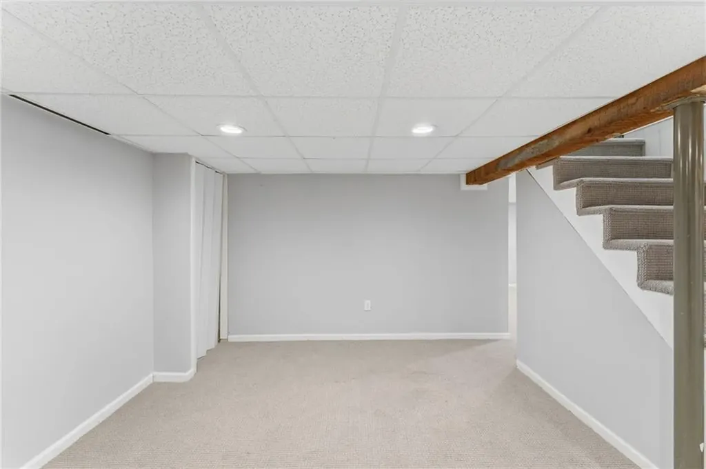 9 Tophill Circle Cranston RI 02920