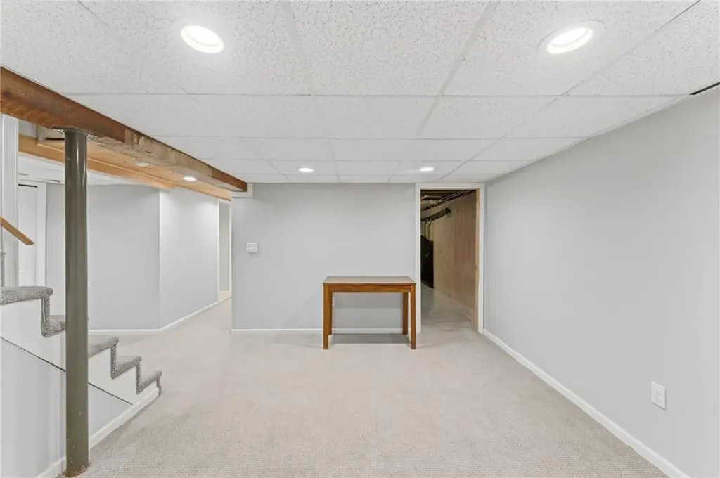 9 Tophill Circle Cranston RI 02920