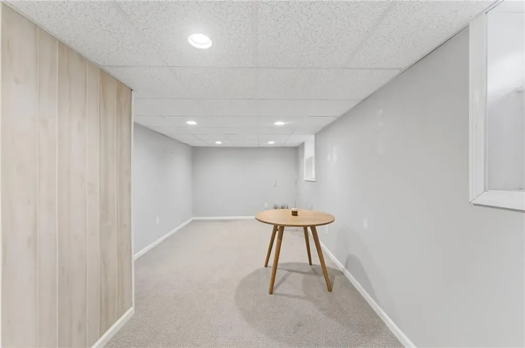 9 Tophill Circle Cranston RI 02920