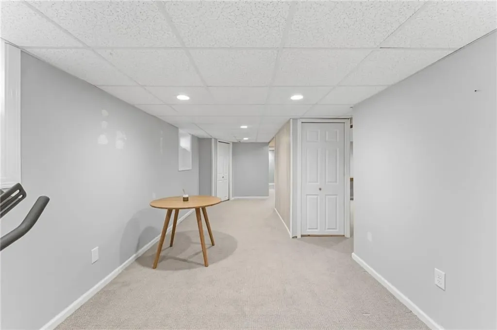 9 Tophill Circle Cranston RI 02920