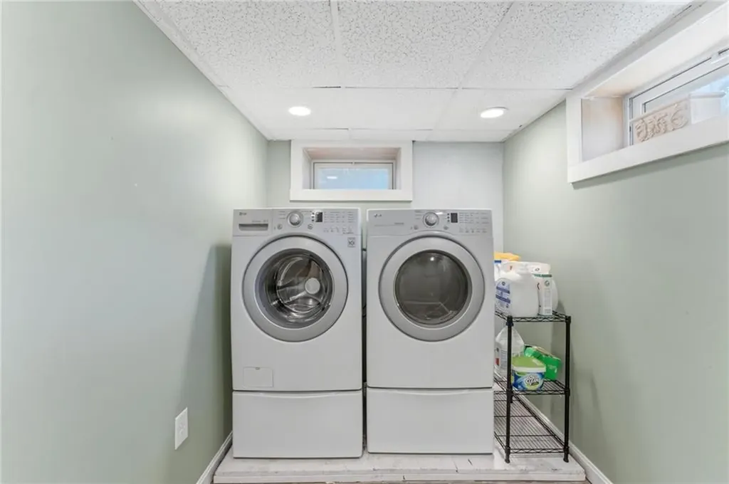9 Tophill Circle Cranston RI 02920
