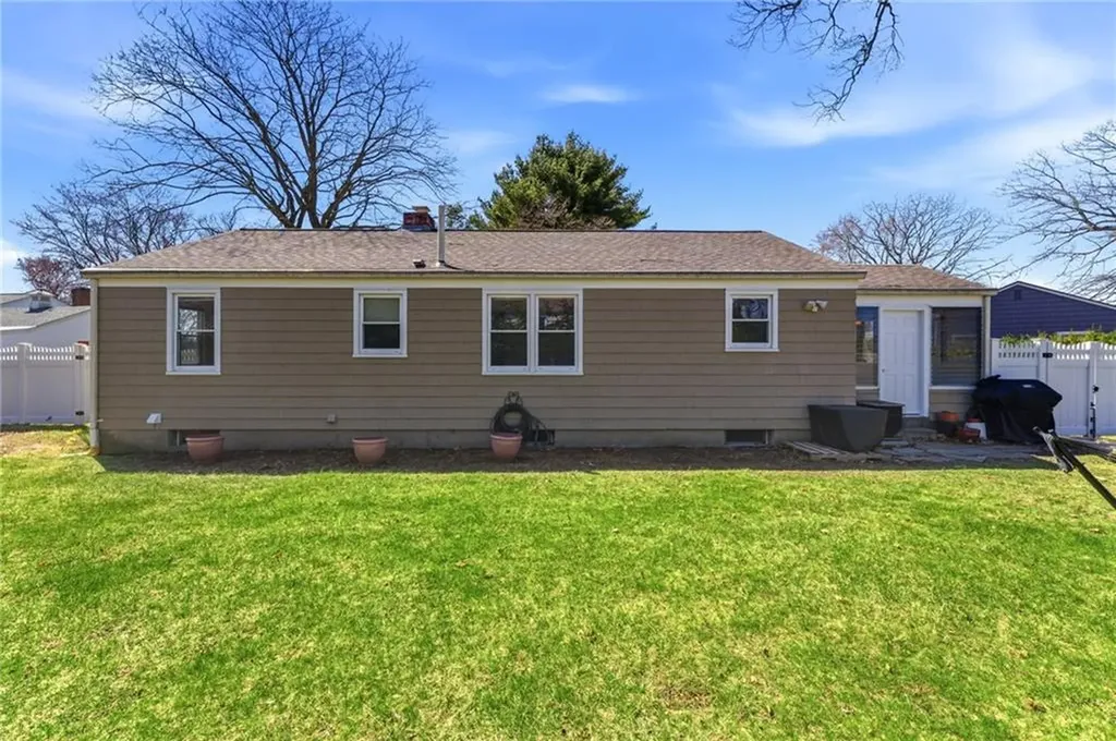 9 Tophill Circle Cranston RI 02920