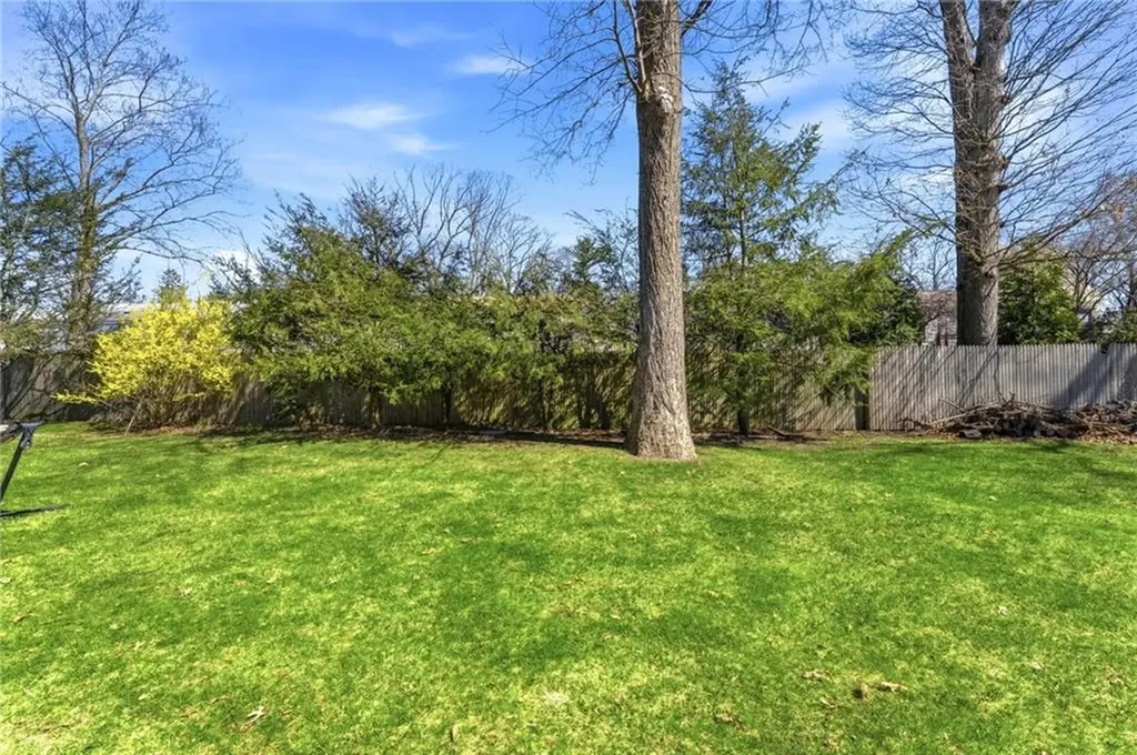 9 Tophill Circle Cranston RI 02920